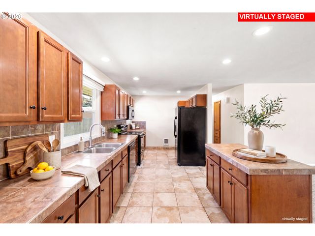 1625 INGLEWOOD St, Forest Grove, OR 97116