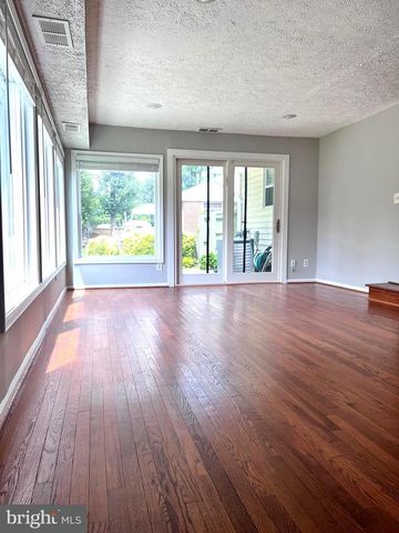 5350 RAVENSWORTH RD, Springfield, VA 22151