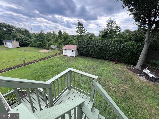 5350 RAVENSWORTH RD, Springfield, VA 22151