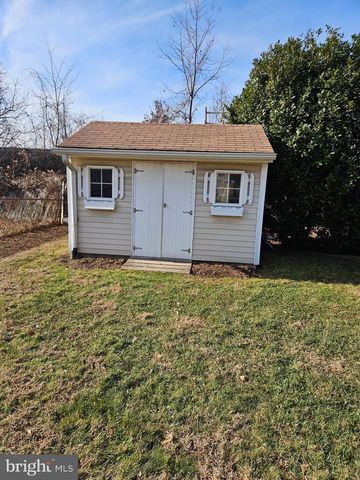 5350 RAVENSWORTH RD, Springfield, VA 22151
