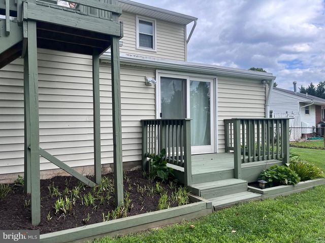 5350 RAVENSWORTH RD, Springfield, VA 22151