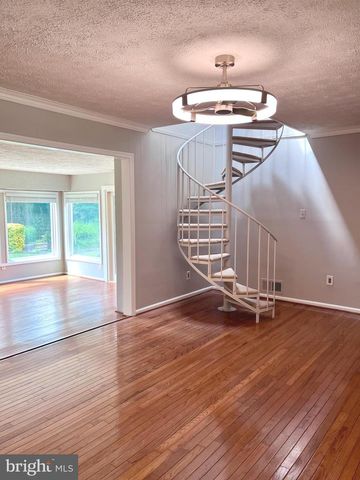 5350 RAVENSWORTH RD, Springfield, VA 22151