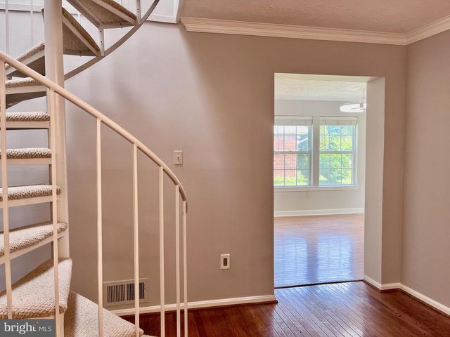 5350 RAVENSWORTH RD, Springfield, VA 22151