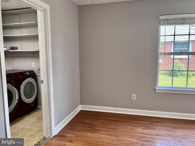 5350 RAVENSWORTH RD, Springfield, VA 22151
