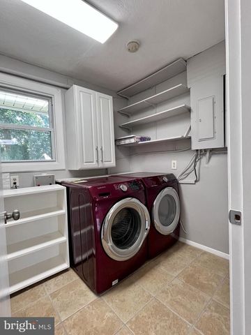 5350 RAVENSWORTH RD, Springfield, VA 22151