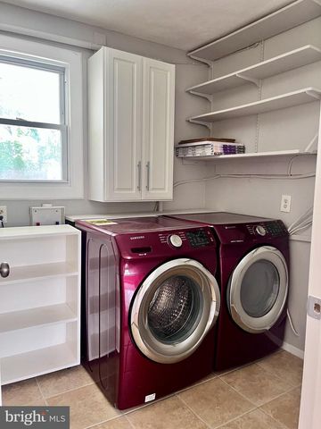 5350 RAVENSWORTH RD, Springfield, VA 22151