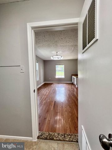 5350 RAVENSWORTH RD, Springfield, VA 22151