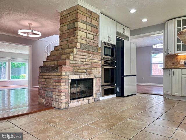 5350 RAVENSWORTH RD, Springfield, VA 22151