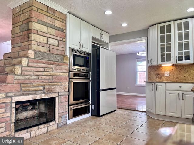 5350 RAVENSWORTH RD, Springfield, VA 22151