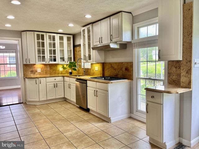 5350 RAVENSWORTH RD, Springfield, VA 22151