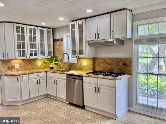 5350 RAVENSWORTH RD, Springfield, VA 22151