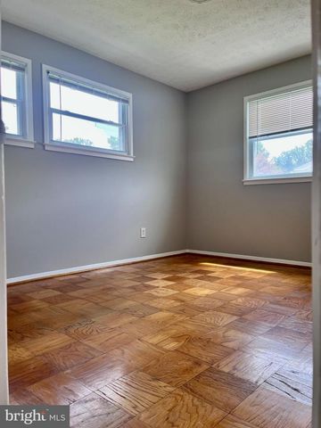 5350 RAVENSWORTH RD, Springfield, VA 22151