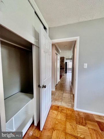 5350 RAVENSWORTH RD, Springfield, VA 22151