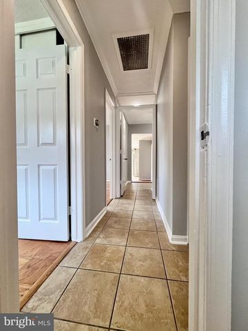 5350 RAVENSWORTH RD, Springfield, VA 22151