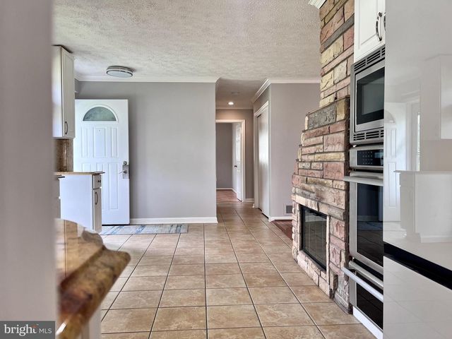 5350 RAVENSWORTH RD, Springfield, VA 22151