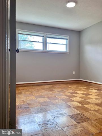5350 RAVENSWORTH RD, Springfield, VA 22151