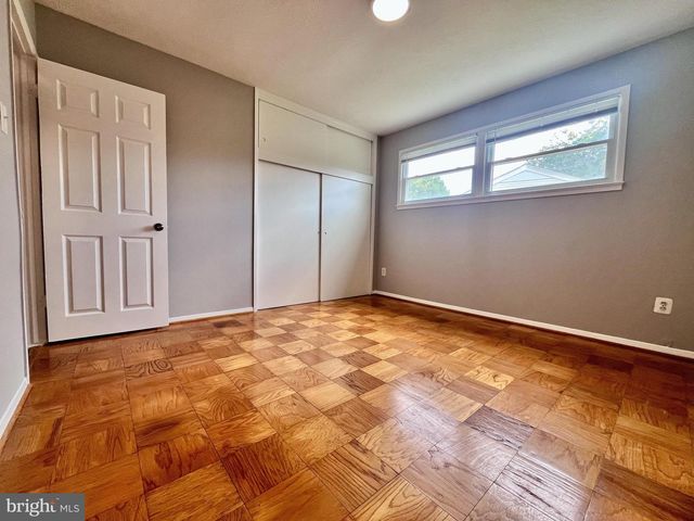 5350 RAVENSWORTH RD, Springfield, VA 22151