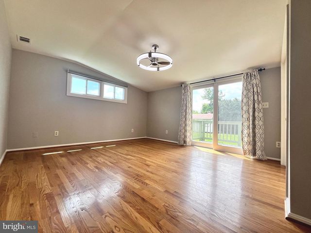 5350 RAVENSWORTH RD, Springfield, VA 22151