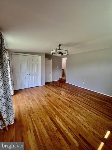 5350 RAVENSWORTH RD, Springfield, VA 22151