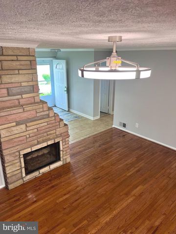 5350 RAVENSWORTH RD, Springfield, VA 22151