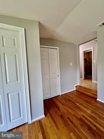 5350 RAVENSWORTH RD, Springfield, VA 22151