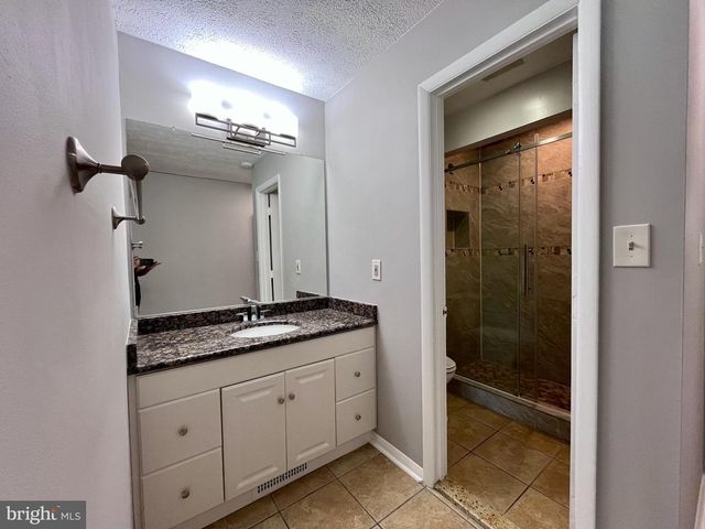 5350 RAVENSWORTH RD, Springfield, VA 22151