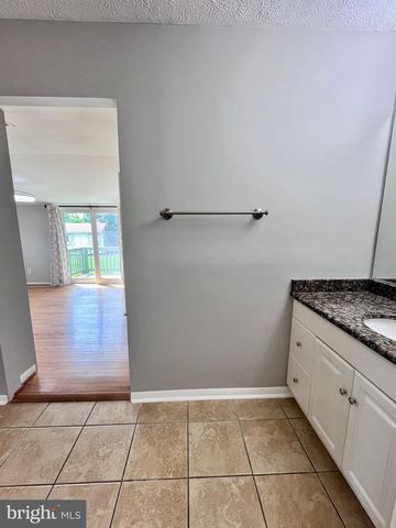 5350 RAVENSWORTH RD, Springfield, VA 22151