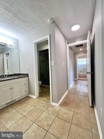 5350 RAVENSWORTH RD, Springfield, VA 22151