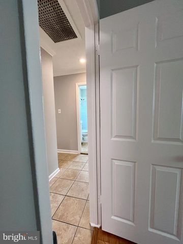 5350 RAVENSWORTH RD, Springfield, VA 22151