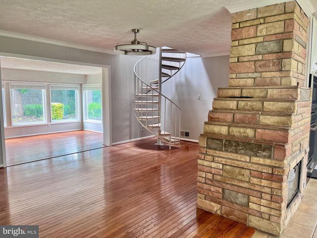 5350 RAVENSWORTH RD, Springfield, VA 22151