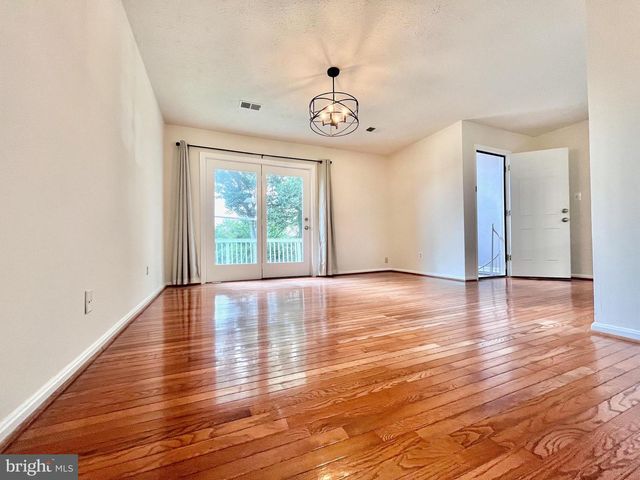 5350 RAVENSWORTH RD, Springfield, VA 22151