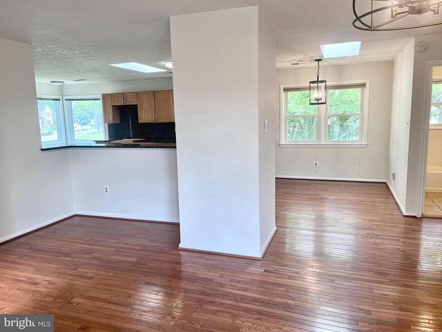 5350 RAVENSWORTH RD, Springfield, VA 22151
