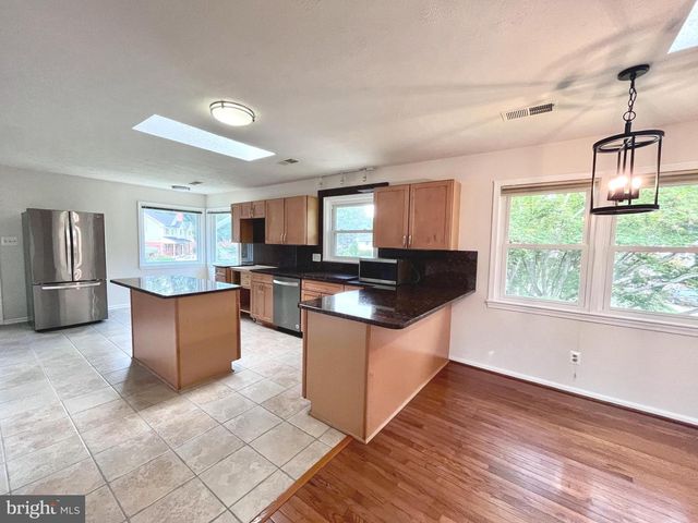 5350 RAVENSWORTH RD, Springfield, VA 22151