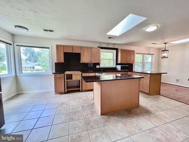 5350 RAVENSWORTH RD, Springfield, VA 22151