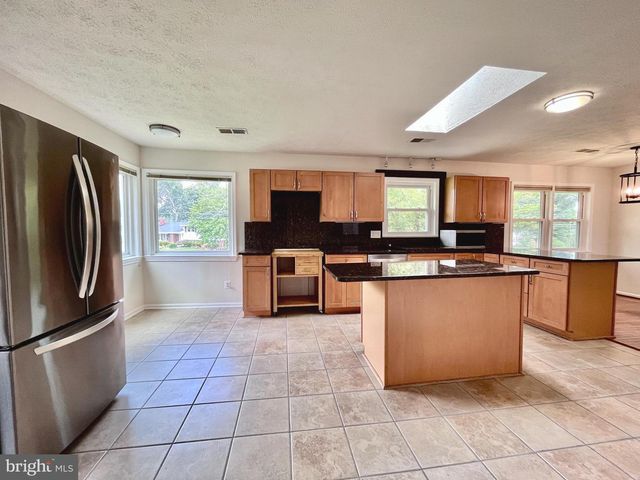 5350 RAVENSWORTH RD, Springfield, VA 22151