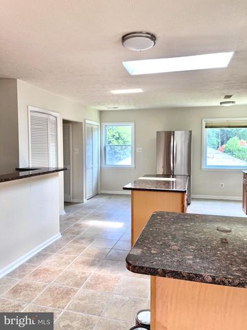5350 RAVENSWORTH RD, Springfield, VA 22151