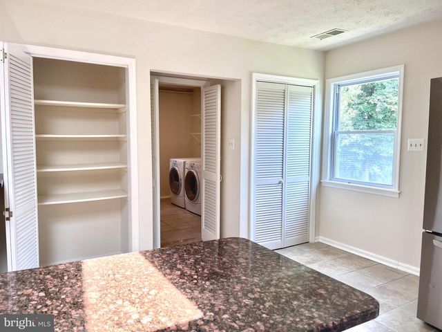 5350 RAVENSWORTH RD, Springfield, VA 22151