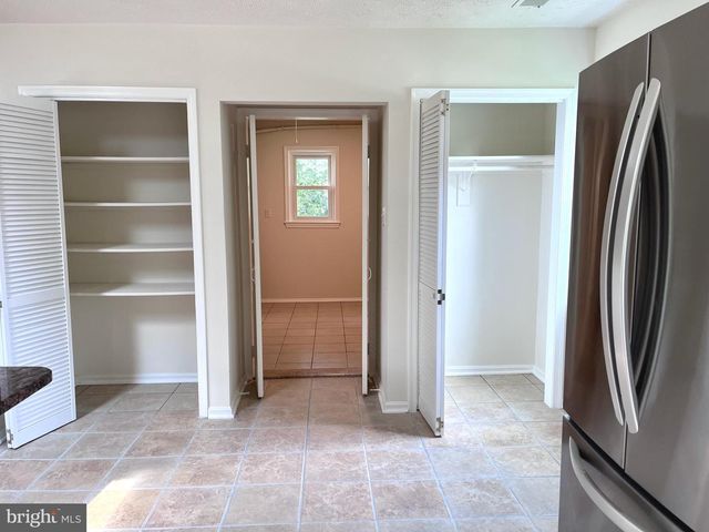 5350 RAVENSWORTH RD, Springfield, VA 22151