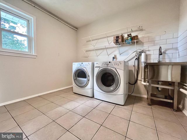 5350 RAVENSWORTH RD, Springfield, VA 22151