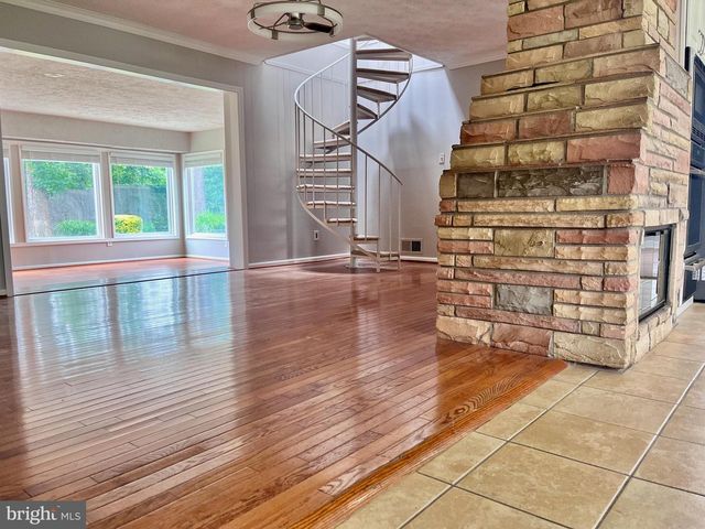 5350 RAVENSWORTH RD, Springfield, VA 22151