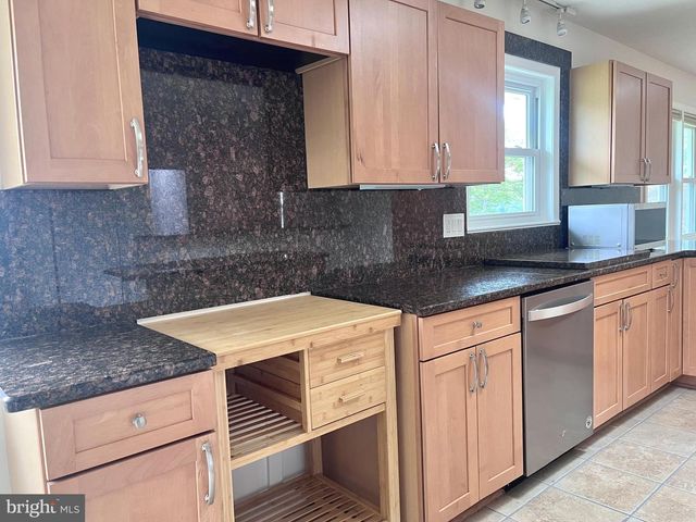 5350 RAVENSWORTH RD, Springfield, VA 22151