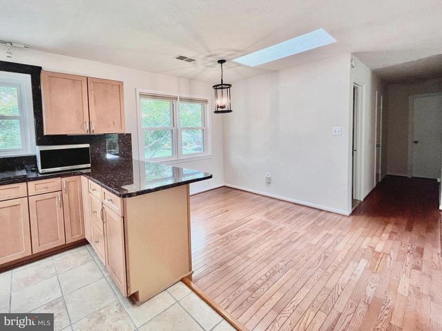 5350 RAVENSWORTH RD, Springfield, VA 22151