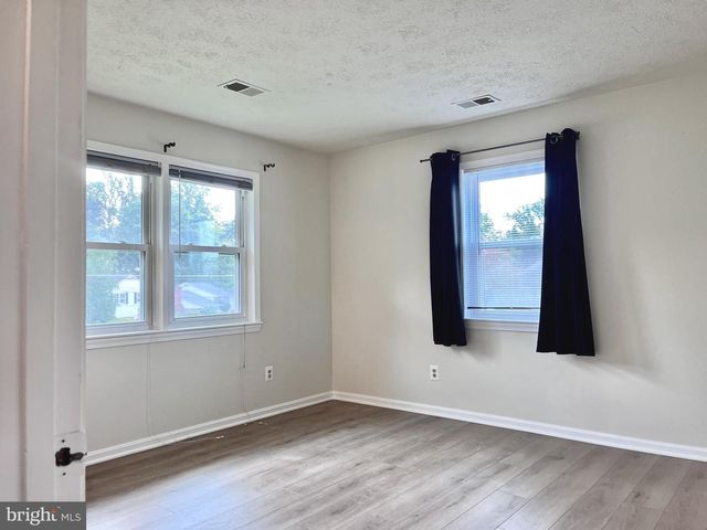 5350 RAVENSWORTH RD, Springfield, VA 22151