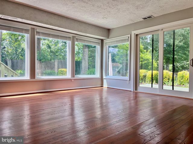 5350 RAVENSWORTH RD, Springfield, VA 22151