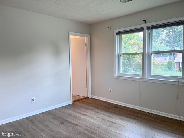 5350 RAVENSWORTH RD, Springfield, VA 22151