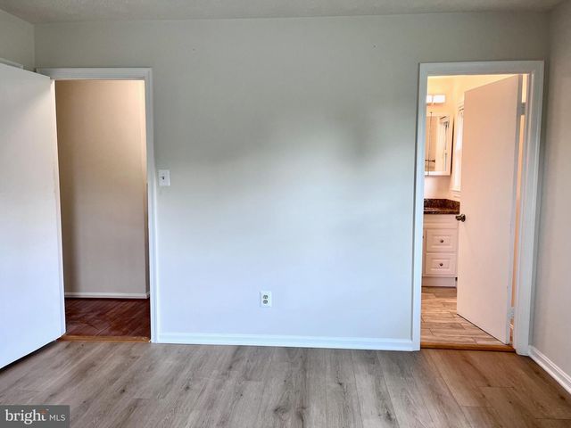 5350 RAVENSWORTH RD, Springfield, VA 22151