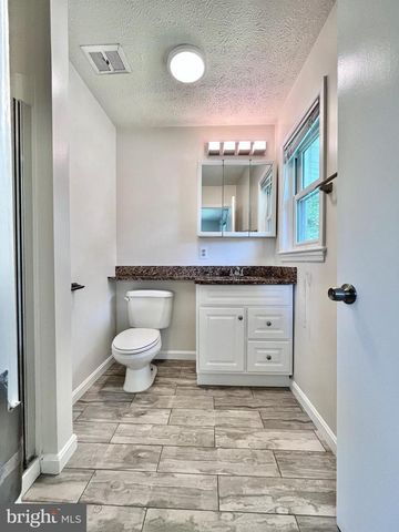 5350 RAVENSWORTH RD, Springfield, VA 22151
