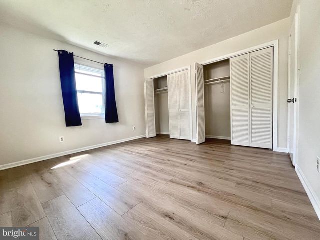 5350 RAVENSWORTH RD, Springfield, VA 22151