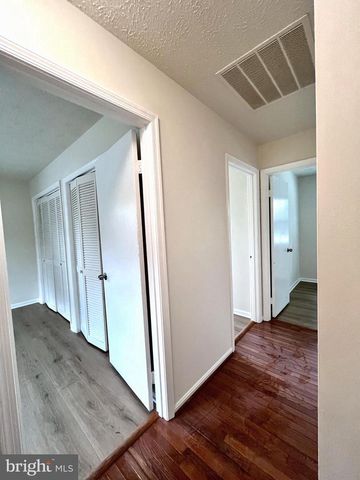 5350 RAVENSWORTH RD, Springfield, VA 22151