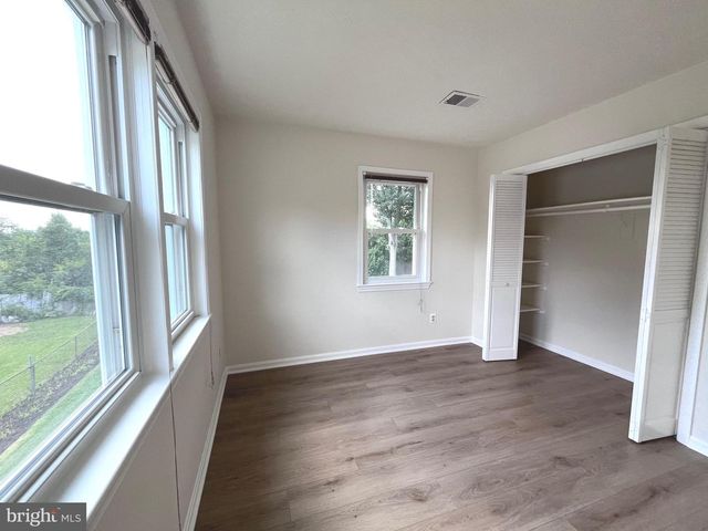5350 RAVENSWORTH RD, Springfield, VA 22151